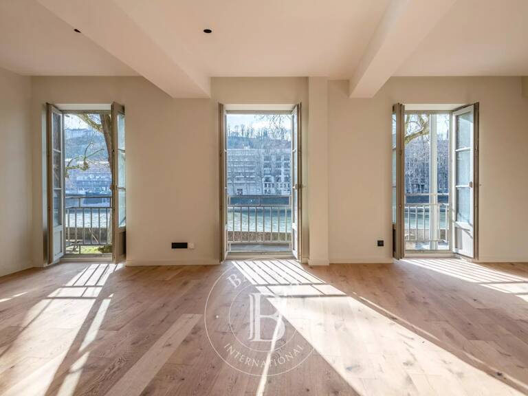 Lyon 1er – Quai Saint-Vincent – Appartement de 98,92 m² - 3 chambres — photo 1