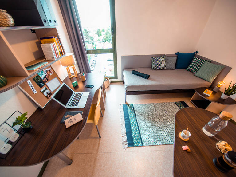 ROANNE/ CENTRE VILLE- studio meublé 18,31 m² - spécial investisseur — photo 1