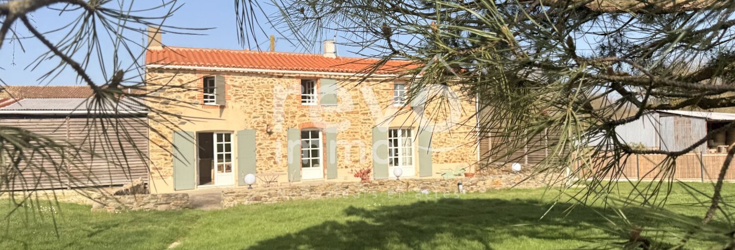 Maison 8 Pièces 141 m² à vendre à Les Brouzils (85260)