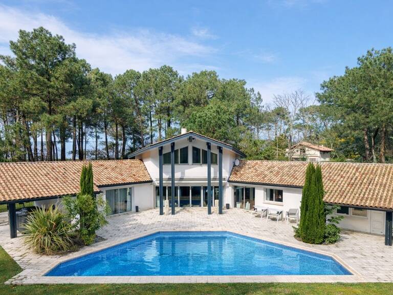 Villa — photo 1