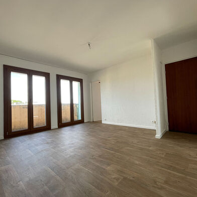 Appartement 3 pièces 988 €