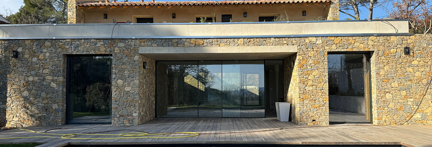 Maison 5 Pièces 228 m² à louer à Aix-en-Provence (13100)