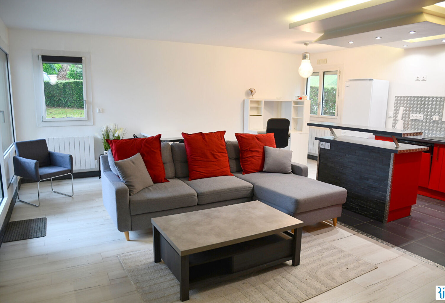 Appartement  3 pièce(s) 73 m2 avec terrasse, cave et parking privatif — photo 1