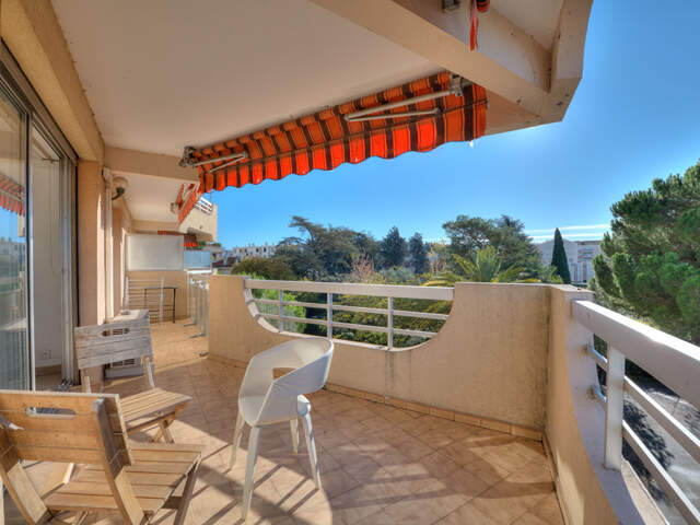 Saint-Raphaël -Appartement 4 pièces de 93,50 m² à pied du centre-ville, avec 3 terrasses, calme et sans vis-à-vis. — photo du bien