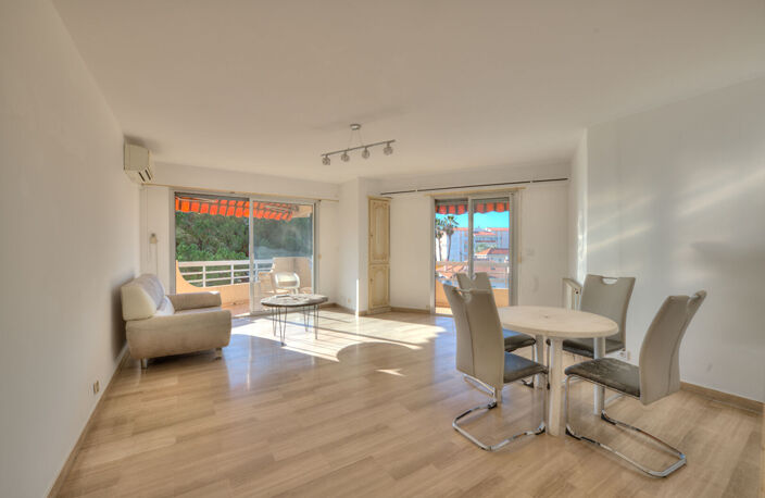 Saint-Raphaël -Appartement 4 pièces de 93,50 m² à pied du centre-ville, avec 3 terrasses, calme et sans vis-à-vis. — photo 3