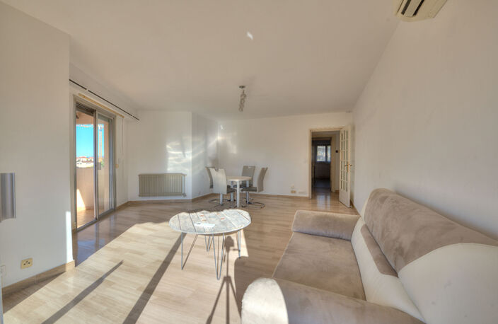 Saint-Raphaël -Appartement 4 pièces de 93,50 m² à pied du centre-ville, avec 3 terrasses, calme et sans vis-à-vis. — photo 4