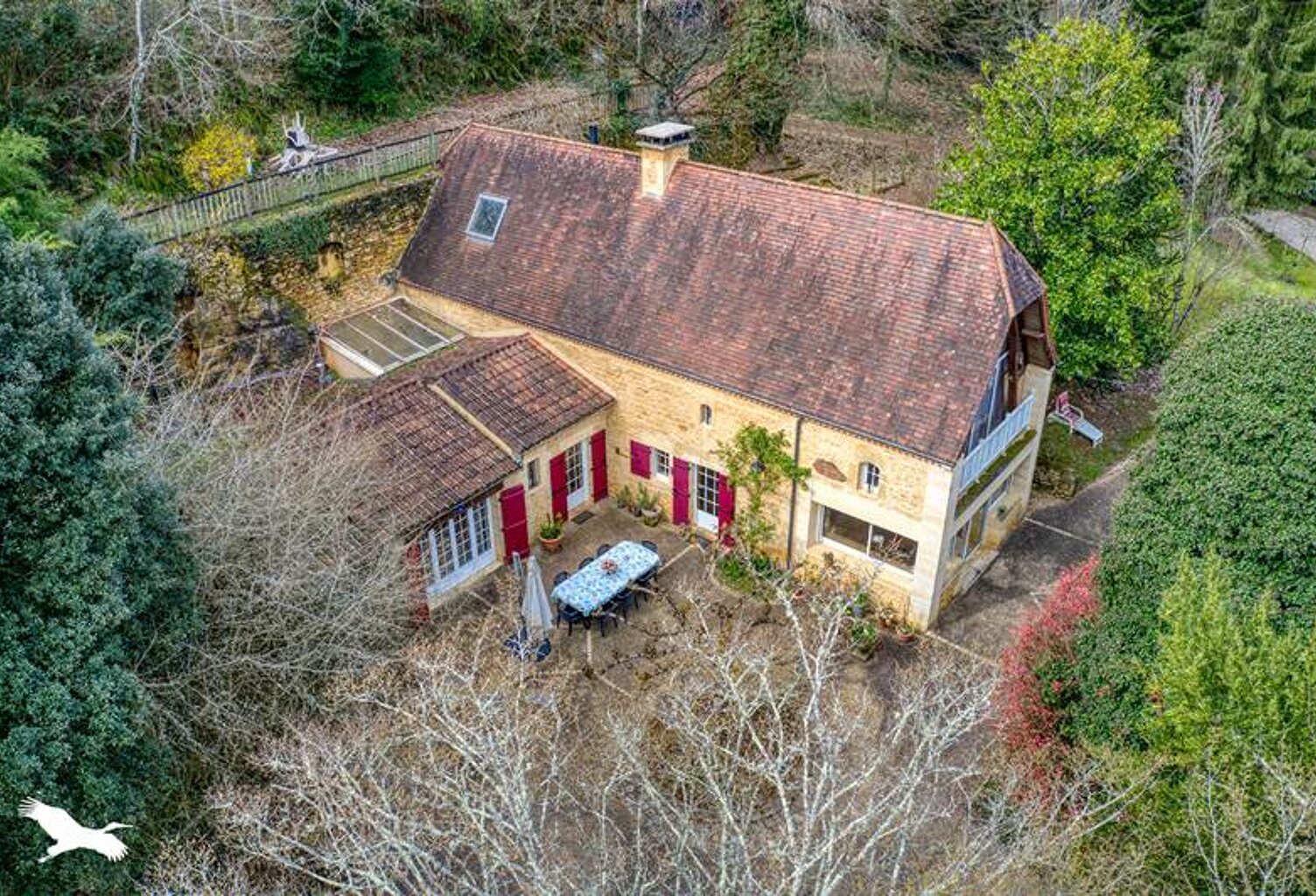 Maison en pierre de 6 pièces principales — photo 1