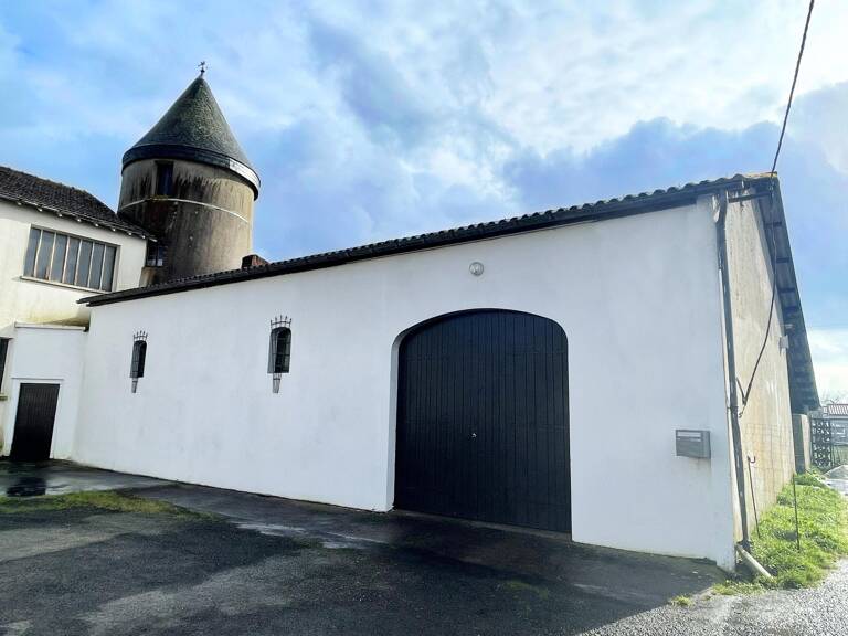Hangar de 250 m² avec ancien moulin  Fort potentiel — photo 1