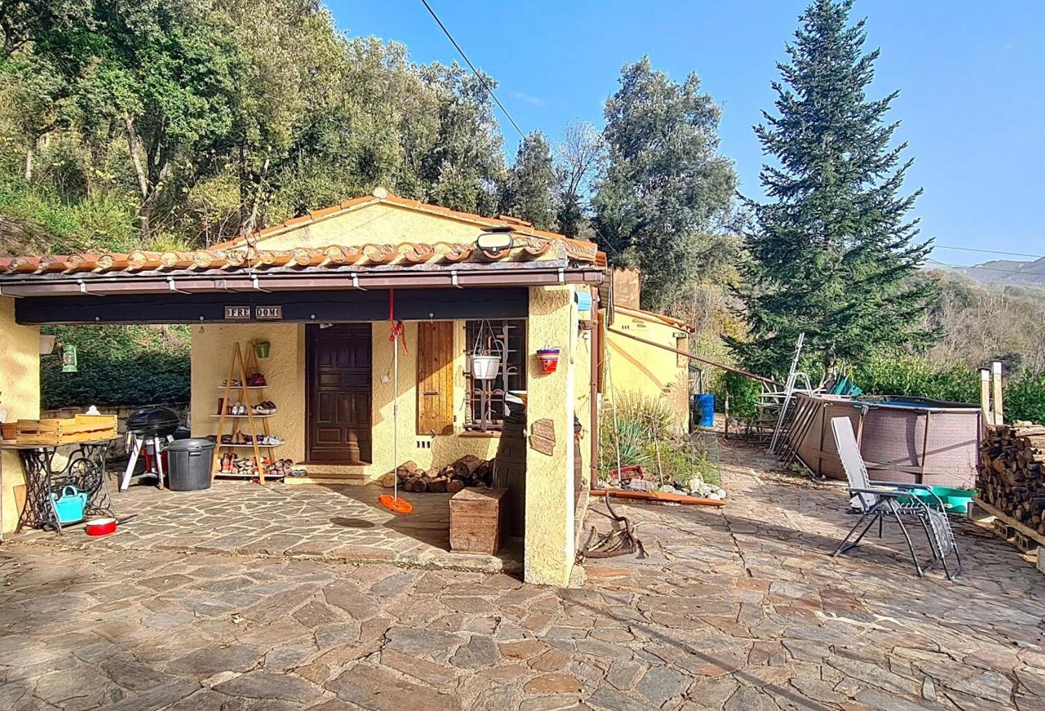 Maison de campagne avec grand terrain et vue dégagée — photo 1