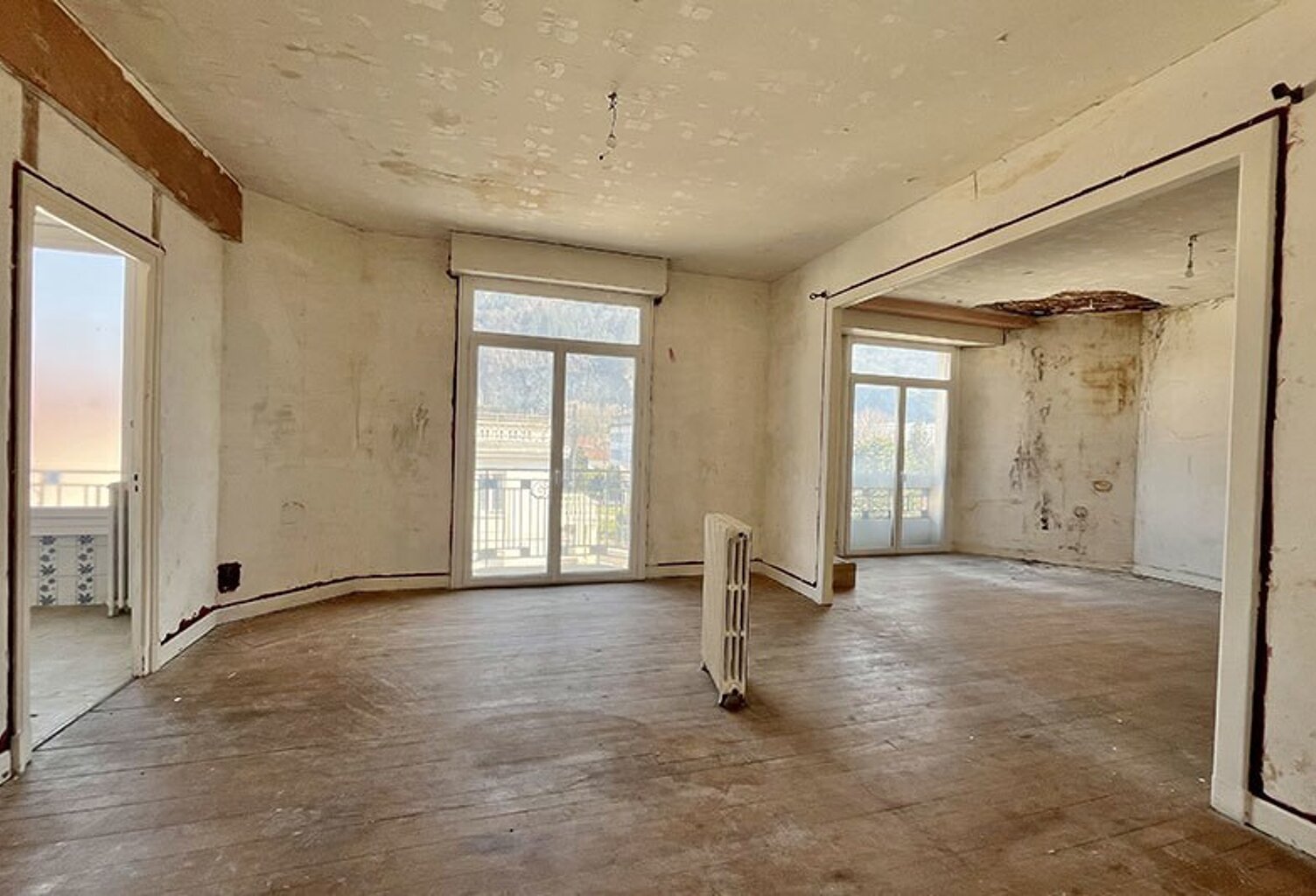 Vente immeuble   Lourdes (65100) — photo 1