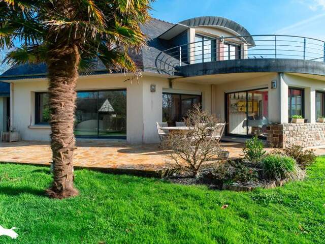 Maison 7 pièces 220 m² à Pleuven — photo du bien