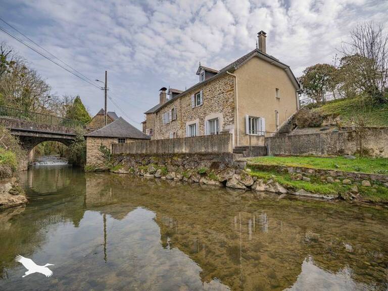 Maison en pierre de 7 pièces principales — photo 1