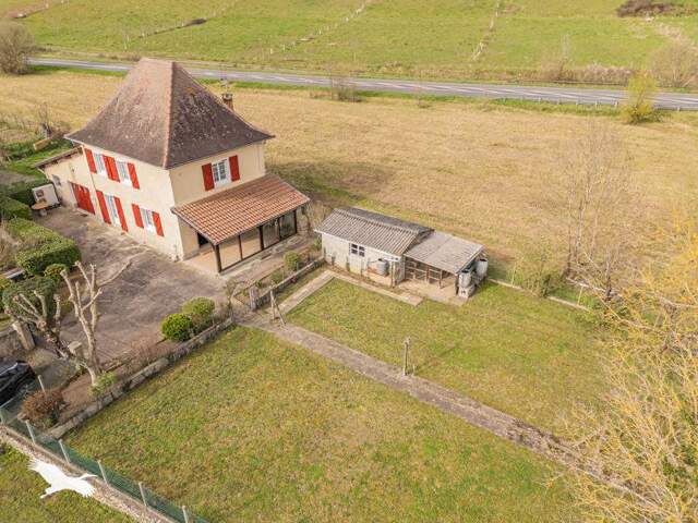 Maison de bourg de 5 pièces principales — photo du bien