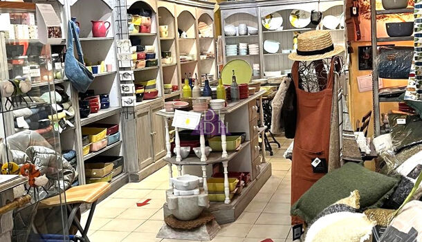 Local commercial 2 pièces  à vendre Hyères 83400