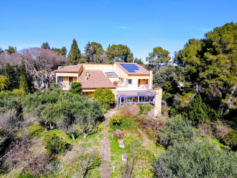 Maison d'architecte de 295m2 + dépendances, sur les hauteurs, proche route d'Uzès.... — photo 1
