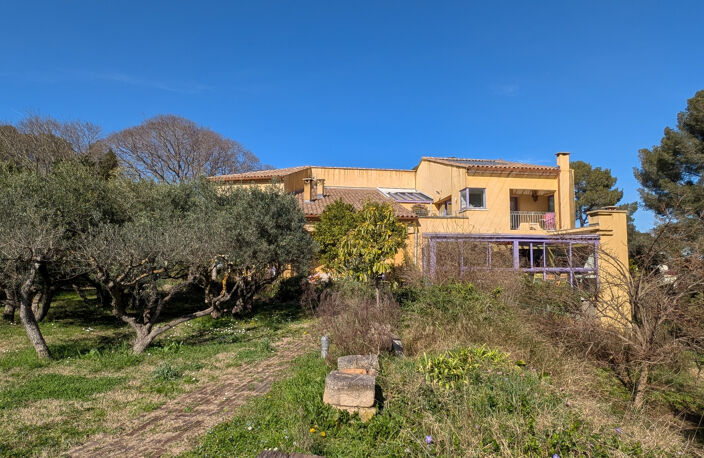 Maison d'architecte de 295m2 + dépendances, sur les hauteurs, proche route d'Uzès.... — photo 4