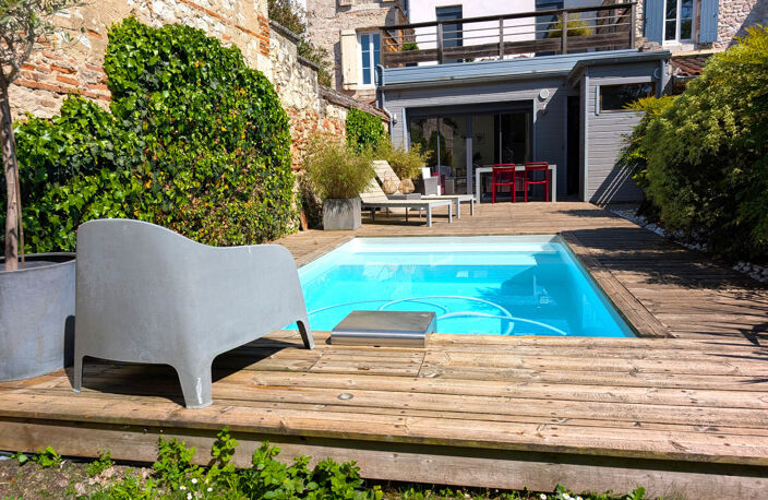 AGEN CENTRE - MAISON BOURGEOISE RENOVEE AVEC PISCINE TE JARDIN — photo 2