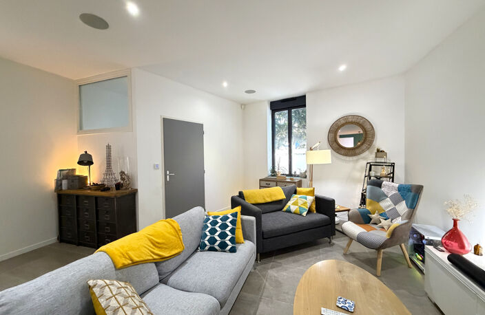 AGEN CENTRE - MAISON BOURGEOISE RENOVEE AVEC PISCINE TE JARDIN — photo 4