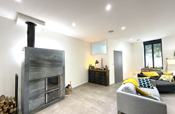 AGEN CENTRE - MAISON BOURGEOISE RENOVEE AVEC PISCINE TE JARDIN — photo 5