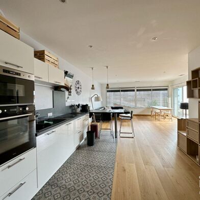 Appartement 4 pièces 1933 €