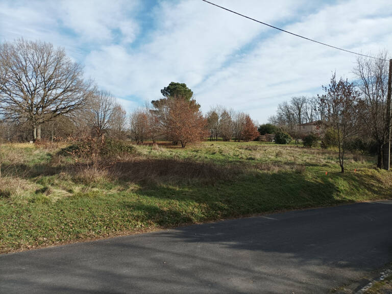 Terrain plat à bâtir — photo 1