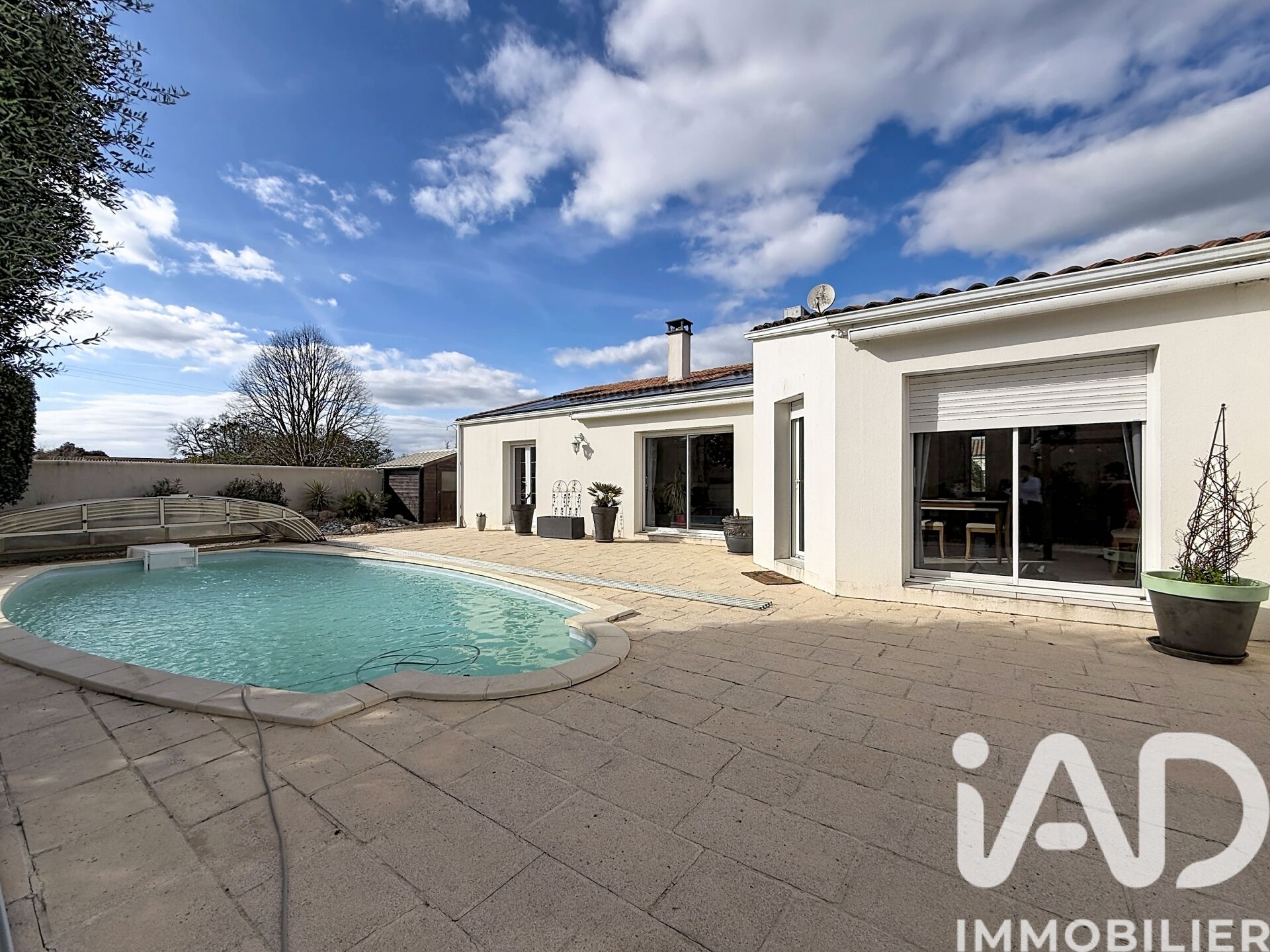 St-Sauveur-D-Aunis - 151m² - 5p. - 3ch.