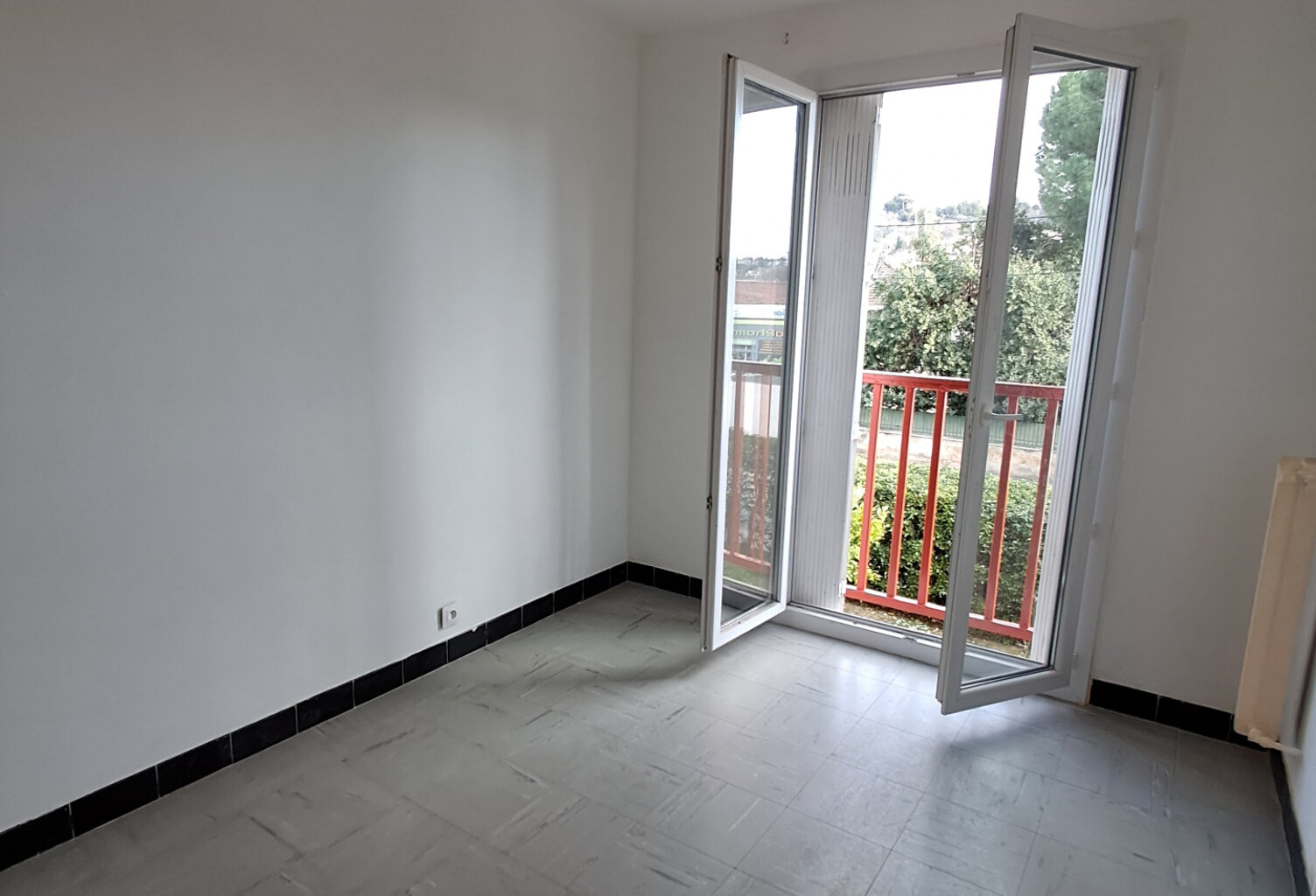 RAVISSANT TYPE 3 DE 49,01M2 REFAIT A NEUF — photo 1