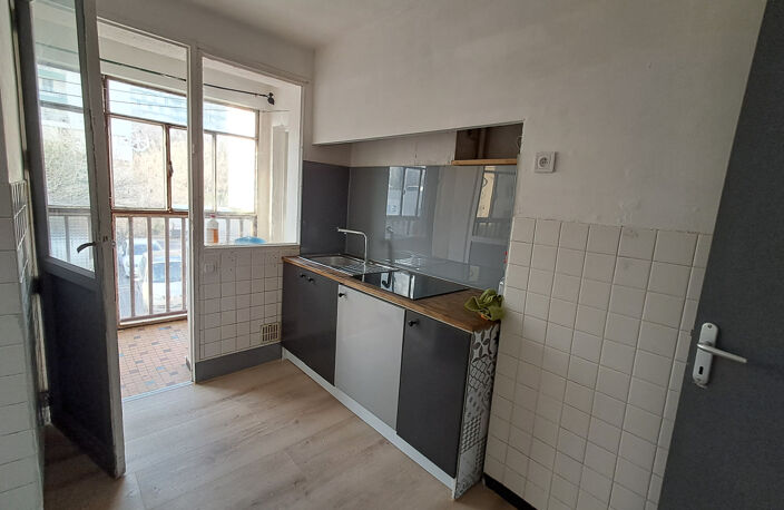 RAVISSANT TYPE 3 DE 49,01M2 REFAIT A NEUF — photo 2