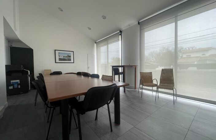 Local Commercial — photo 2