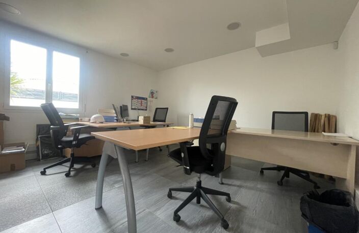 Local Commercial — photo 4