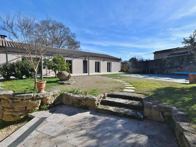 Villa avec jardin et piscine — photo du bien