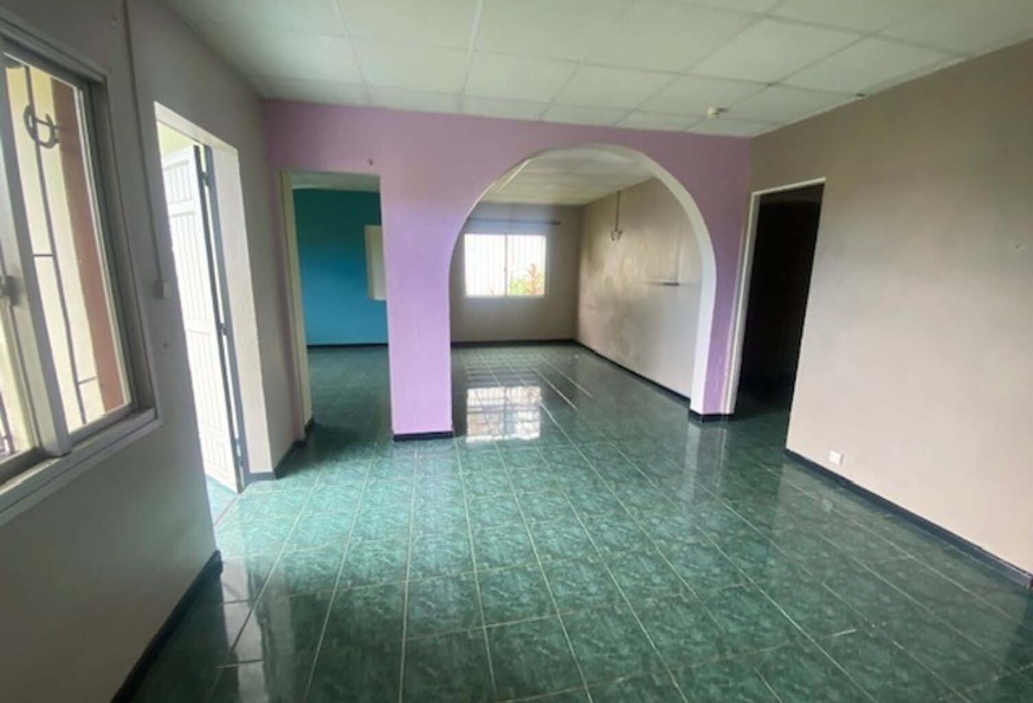 SAINTE CLOTILDE (97490) Maison (à rénover) T4 de 82 m² sur parcelle 263 m² — photo 1