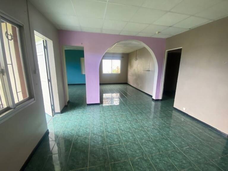 SAINTE CLOTILDE (97490) Maison (à rénover) T4 de 82 m² sur parcelle 263 m² — photo 1