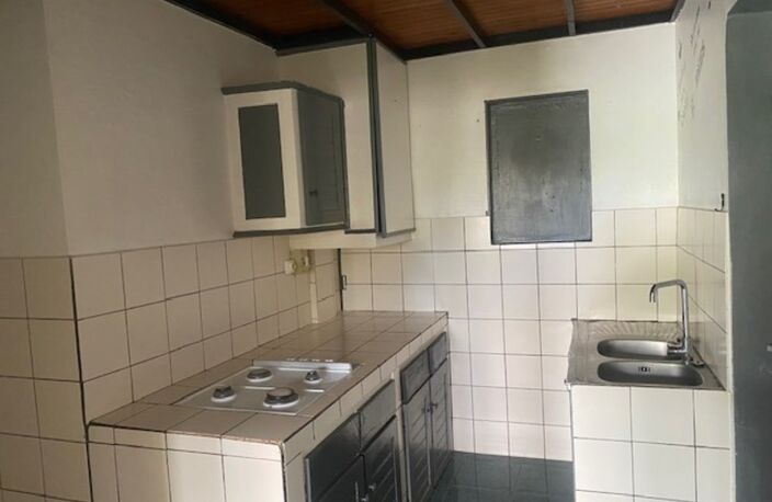 SAINTE CLOTILDE (97490) Maison (à rénover) T4 de 82 m² sur parcelle 263 m² — photo 4