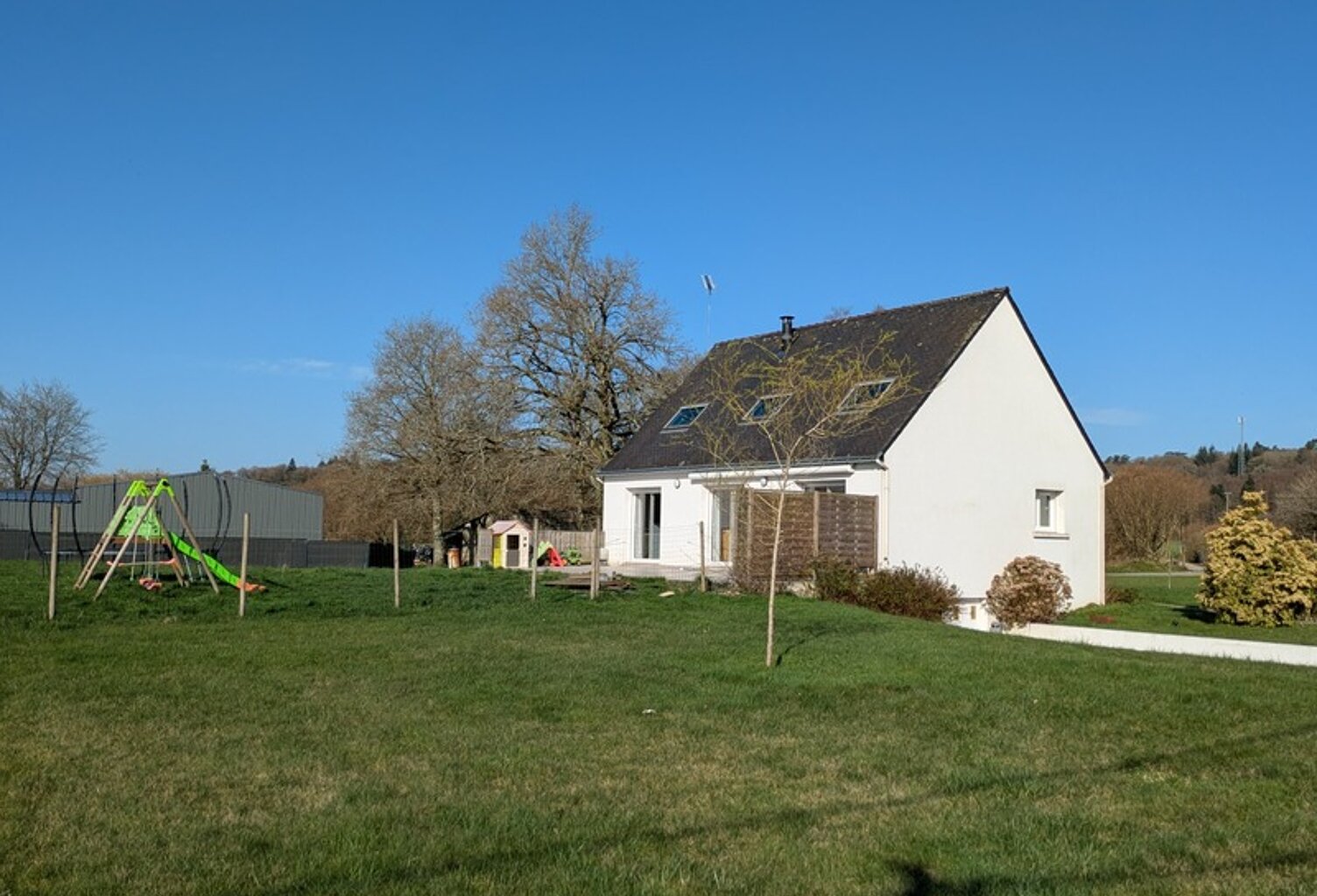 SAINT TUGDUAL MAISON DE 110 M² 5 PIÈCES 4 CHAMBRES AVEC VIE DE PLAIN PIED SUR PARCELLE DE 4479 M² — photo 1