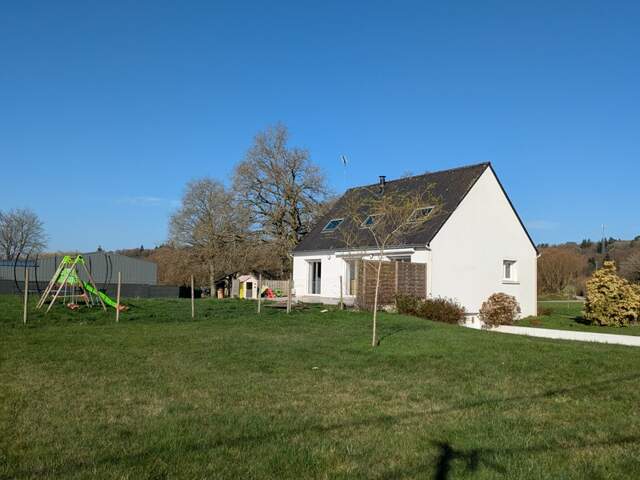 SAINT TUGDUAL MAISON DE 110 M² 5 PIÈCES 4 CHAMBRES AVEC VIE DE PLAIN PIED SUR PARCELLE DE 4479 M² — photo du bien