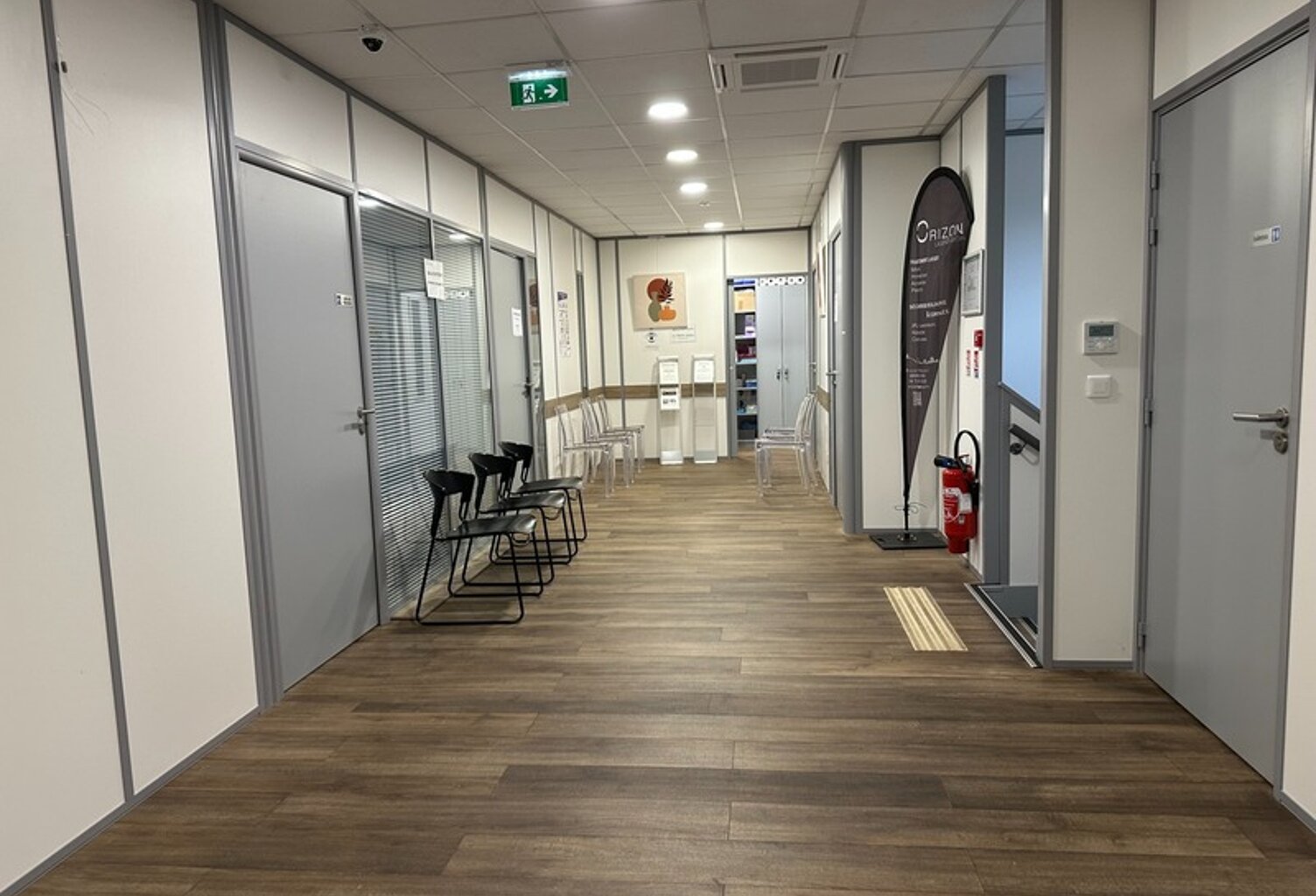 Bureaux à louer CHASSE SUR RHONE (38), bureaux de 36m², en 3 bureaux de 12m2 chacun, à louer dans centre médical avec du stationnement et une très belle visibilité — photo 1