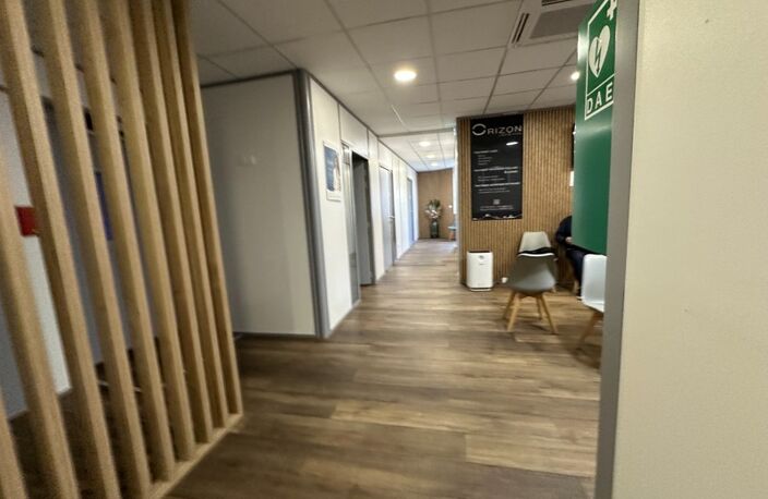Bureaux à louer CHASSE SUR RHONE (38), bureaux de 36m², en 3 bureaux de 12m2 chacun, à louer dans centre médical avec du stationnement et une très belle visibilité — photo 3