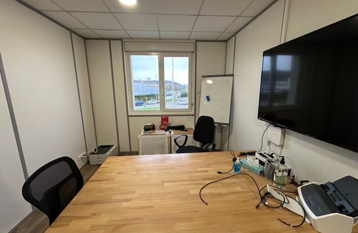 Bureaux à louer CHASSE SUR RHONE (38), bureaux de 36m², en 3 bureaux de 12m2 chacun, à louer dans centre médical avec du stationnement et une très belle visibilité — photo 4