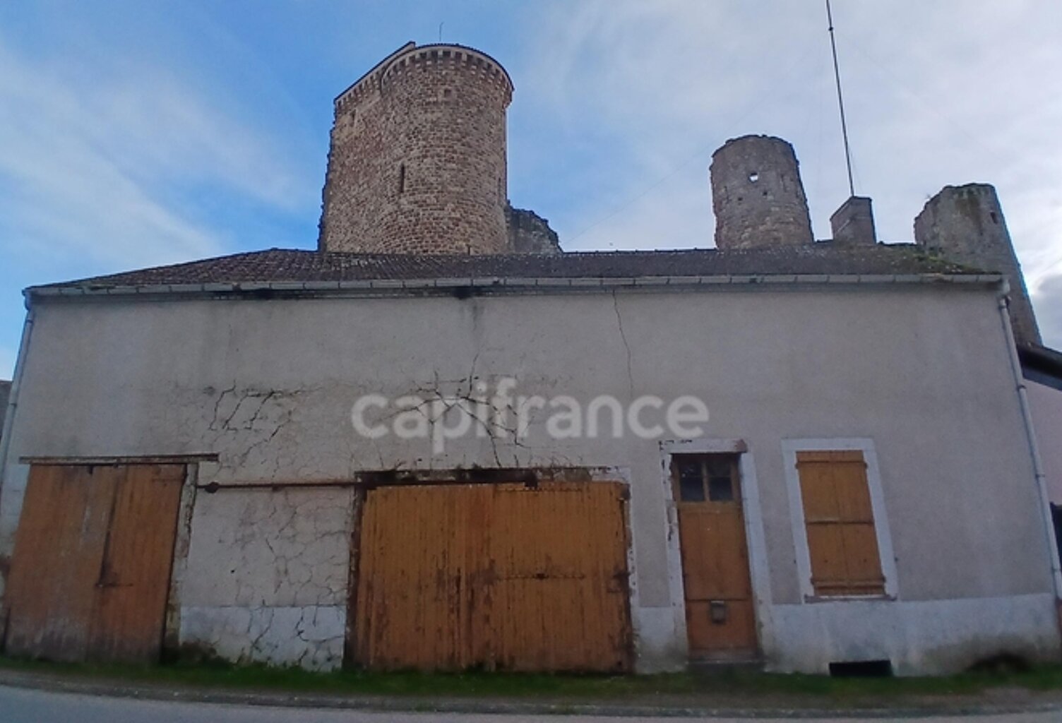 Maison à vendre 4 pièces HERISSON (03) — photo 1