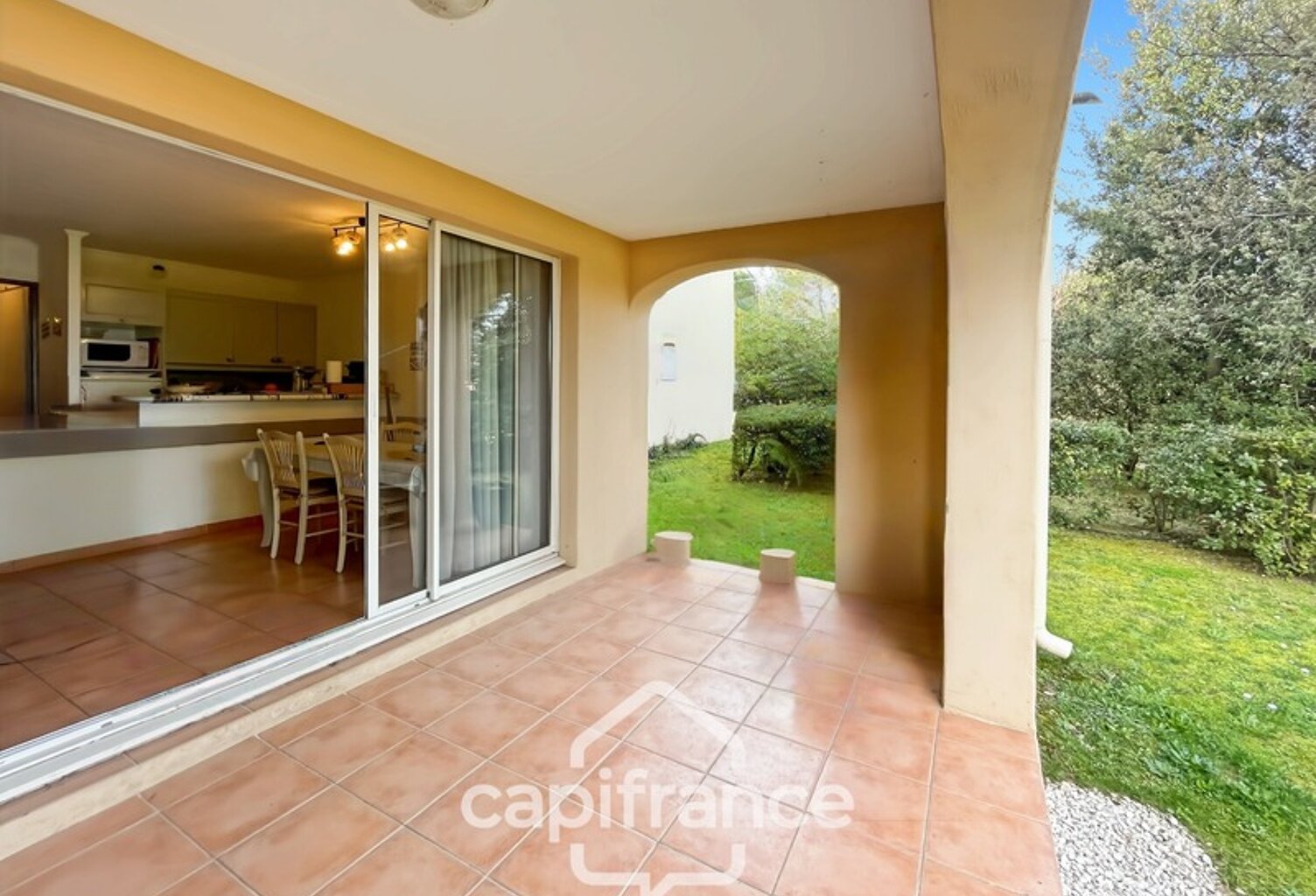 Domaine et golf de Pont Royal, appartement rare en angle et en rez-de-jardin de 42 m2 , 1 chambre double et une chambre lits supperposés , place de stationnement — photo 1