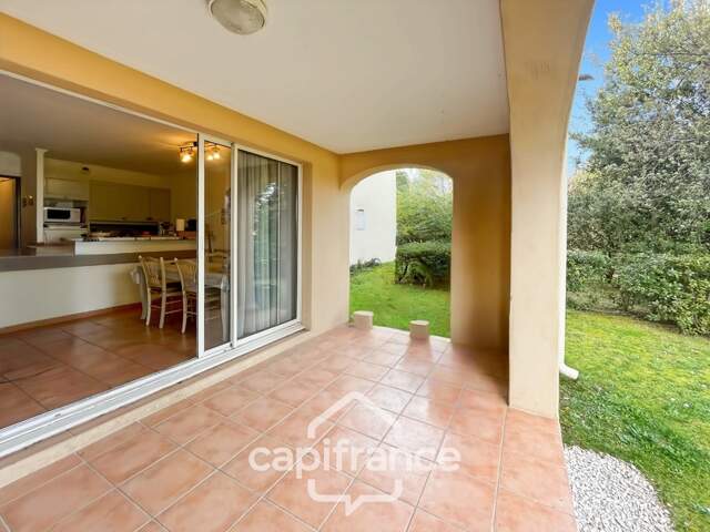 Domaine et golf de Pont Royal, appartement rare en angle et en rez-de-jardin de 42 m2 , 1 chambre double et une chambre lits supperposés , place de stationnement — photo du bien