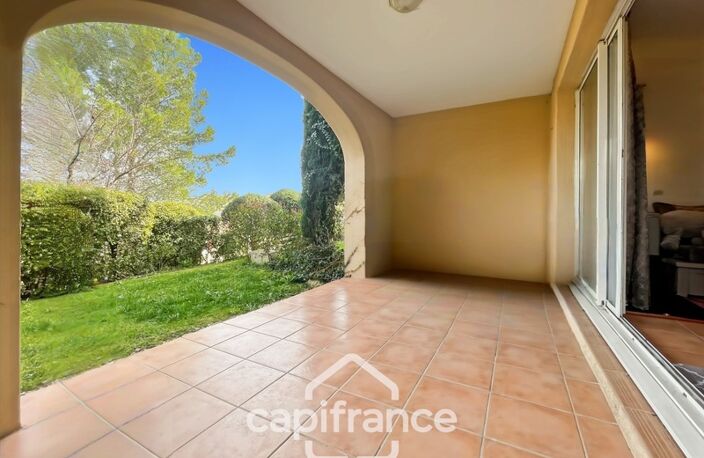 Domaine et golf de Pont Royal, appartement rare en angle et en rez-de-jardin de 42 m2 , 1 chambre double et une chambre lits supperposés , place de stationnement — photo 2