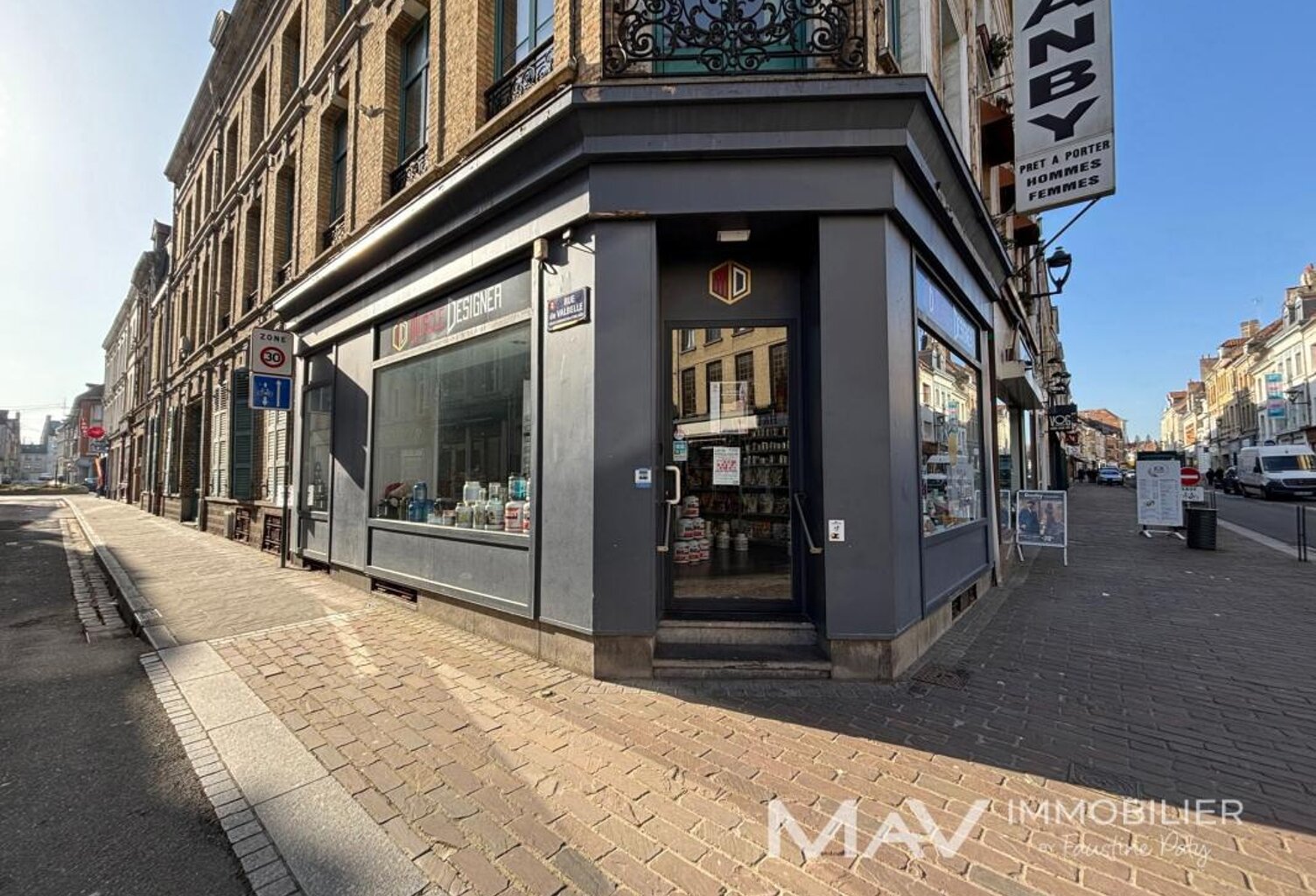 SAINT-OMER - LOCAL COMMERCIAL DE 61M² RUE DE DUNKERQUE — photo 1
