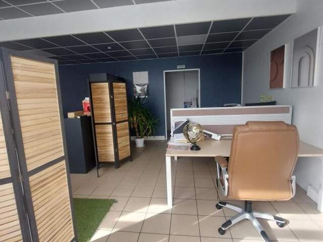 Bien Commercial À Louer — photo du bien