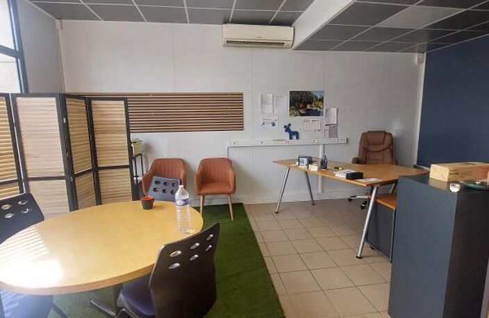 Bien Commercial À Louer — photo 2
