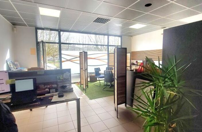 Bien Commercial À Louer — photo 4