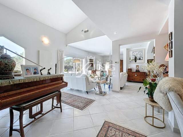 Saint Raphaël Quartier résidentiel proche mer et commerces — photo du bien