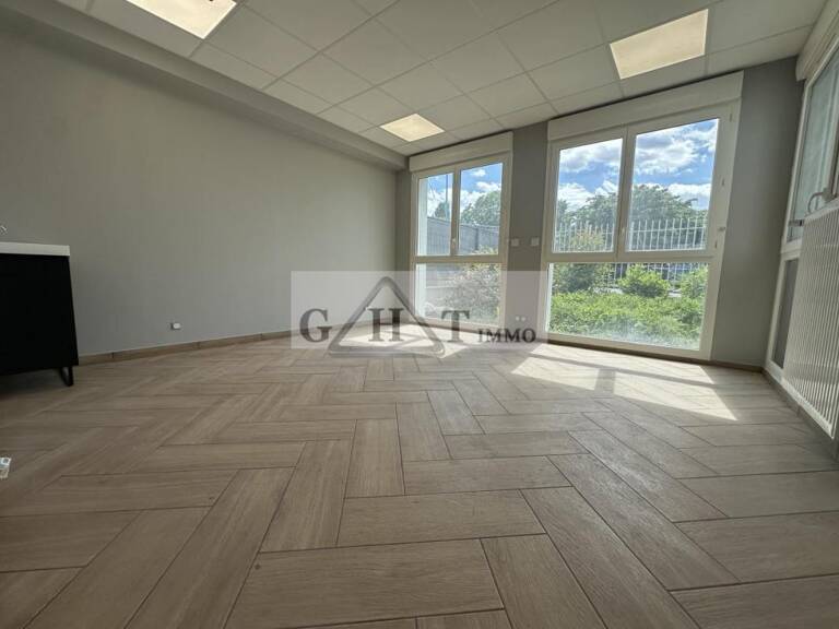 Local professionnel 80 m² NEUF — photo 1