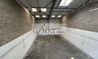 Local industriel  222 m² à louer à Pringy (77310)